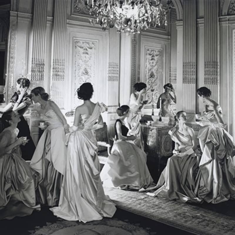 Fotografía de estilo composición pictórica de Cecil Beaton a los vestidos de Charles James en 1948.