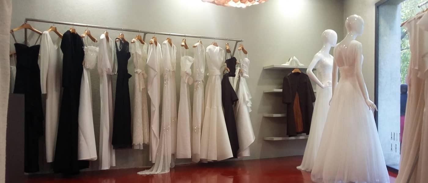 Detalle del interior de la tienda de vestidos de novia alta costura en barcelona de CRISTINA SAURA.