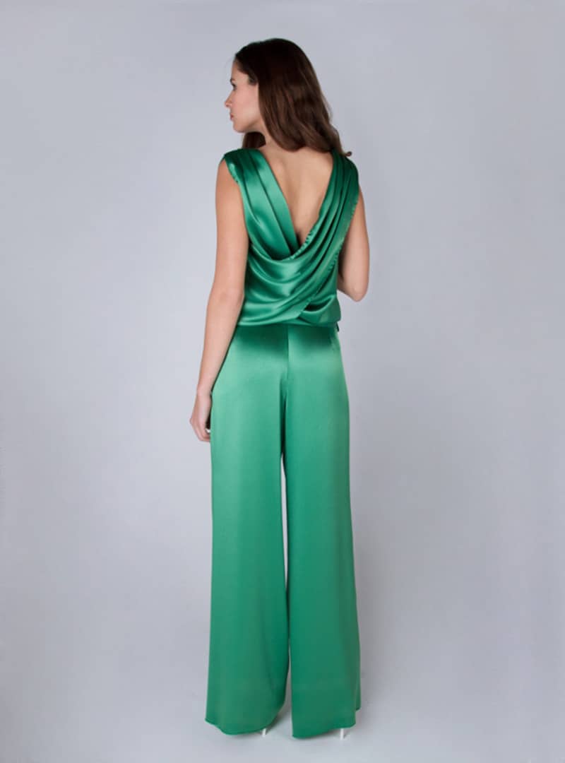Tesa is a design of the collection of Haute Couture party dresses by CRISTINA SAURA in which an original draped in the back forming V stands out.