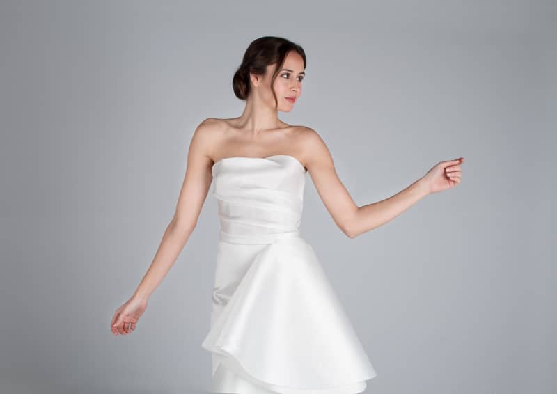 A la colección de trajes de novia de diseñador pertenece este diseño llamado Leonor. CRISTINA SAURA Alta Costura.